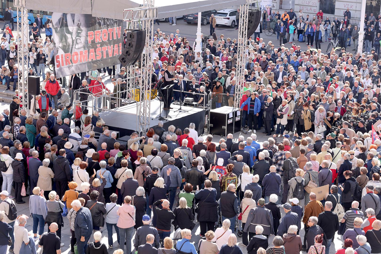 01.10.2024., Zagreb - Na Trgu bana Jelacica odrzan je prosvjed umirovljenika "Protiv siromastva" u organizaciji Bloka umirovljenici zajedno (BUZ). Photo: Patrik Macek/PIXSELL