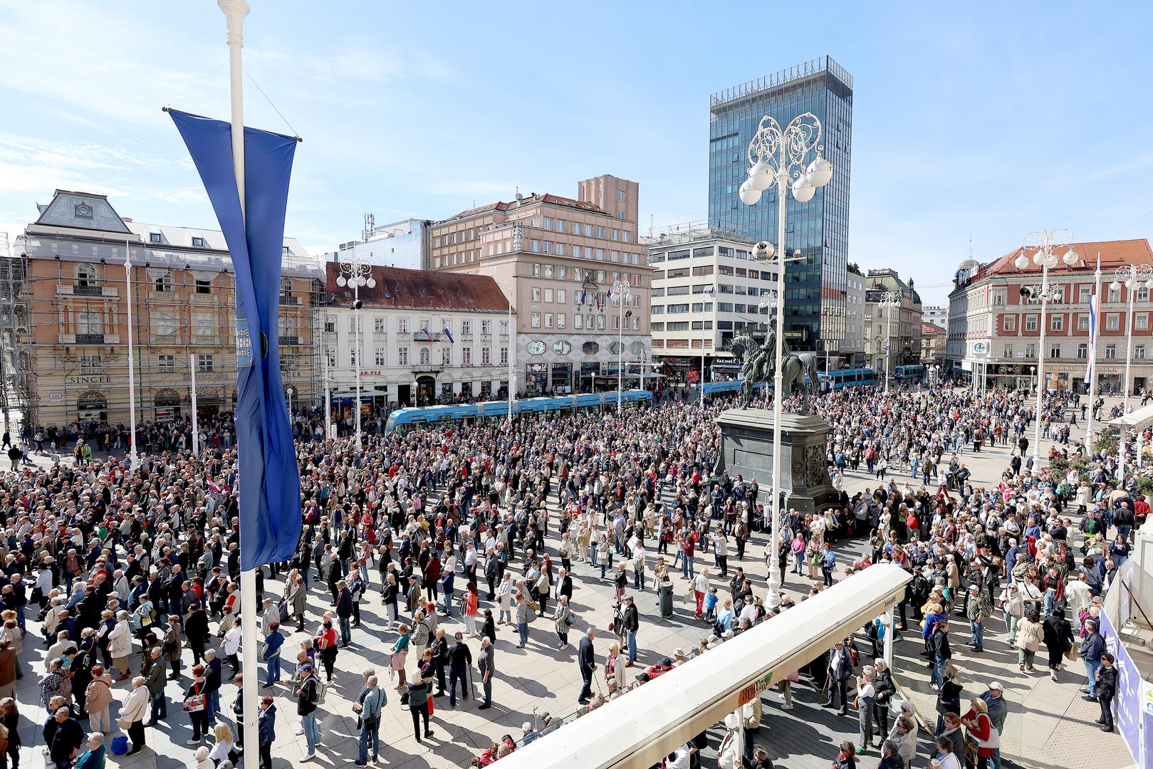 01.10.2024., Zagreb - Na Trgu bana Jelacica odrzan je prosvjed umirovljenika "Protiv siromastva" u organizaciji Bloka umirovljenici zajedno (BUZ). Photo: Patrik Macek/PIXSELL