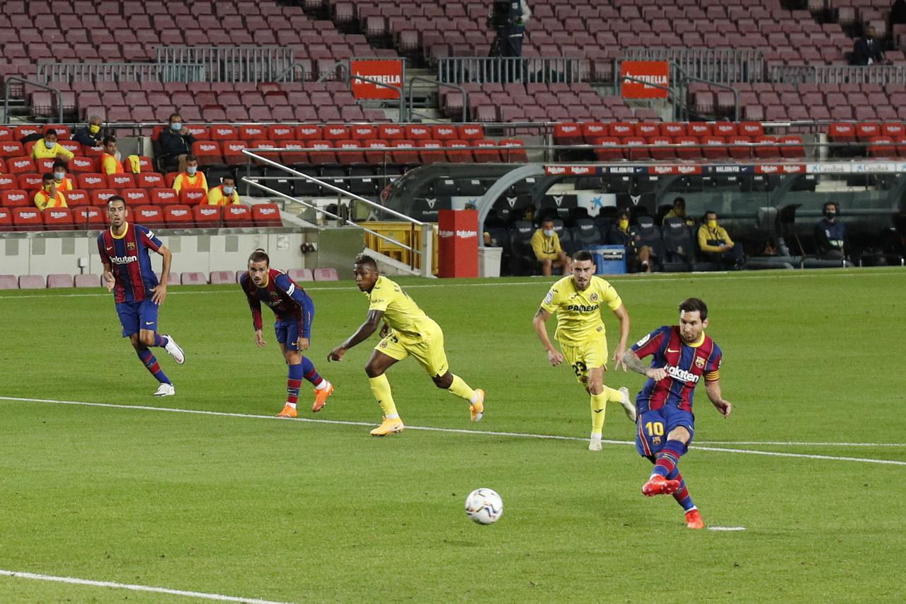 La Liga Santander - FC Barcelona v Villarreal