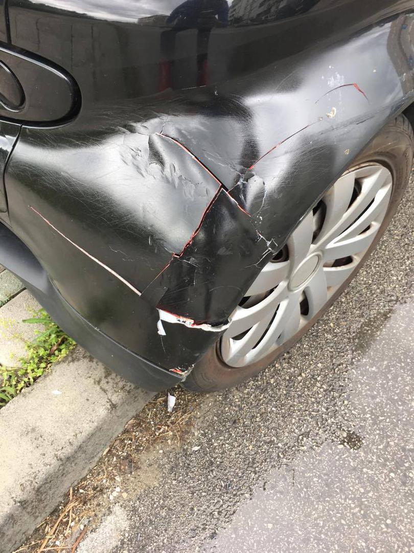 Ana iz Zagreba nemalo se iznenadila kada je došla do svog automobila i vidjela da ga je netko udario. Ipak, prvotni šok ubrzo je zamijenilo olakšanje kada je na automobilu vidjela poruku. (na idućoj fotografiji)