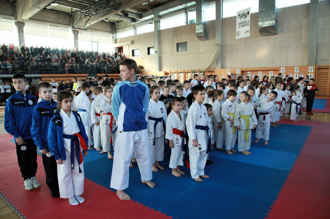 Mladi karatisti iz čak 61 karate kluba odmjerili snage u Ivanić-Gradu