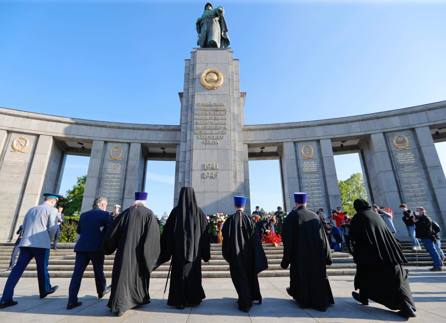 Events commemorating the end of World War Two in Berlin Russian Orthodox clergy take part in celebrations to mark Victory Day and the 75th anniversary of the end of World War Two at the Soviet War Memorial at Tiergarten Park in Berlin, Germany, May 8, 2020. REUTERS/Fabrizio Bensch FABRIZIO BENSCH