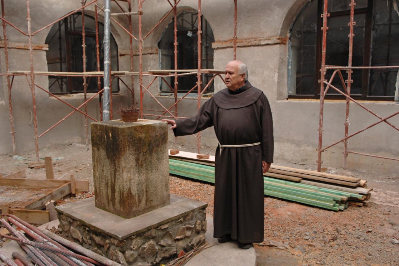 '25.11.2010. Franjevacki samostan, Krapina - Gvardijan Antun  Petar Kinderic kaze da bi u dvoriste Franjevackog samostana postavili kip Sv. Franje. Photo: Matija Topolovec/PIXSELL'