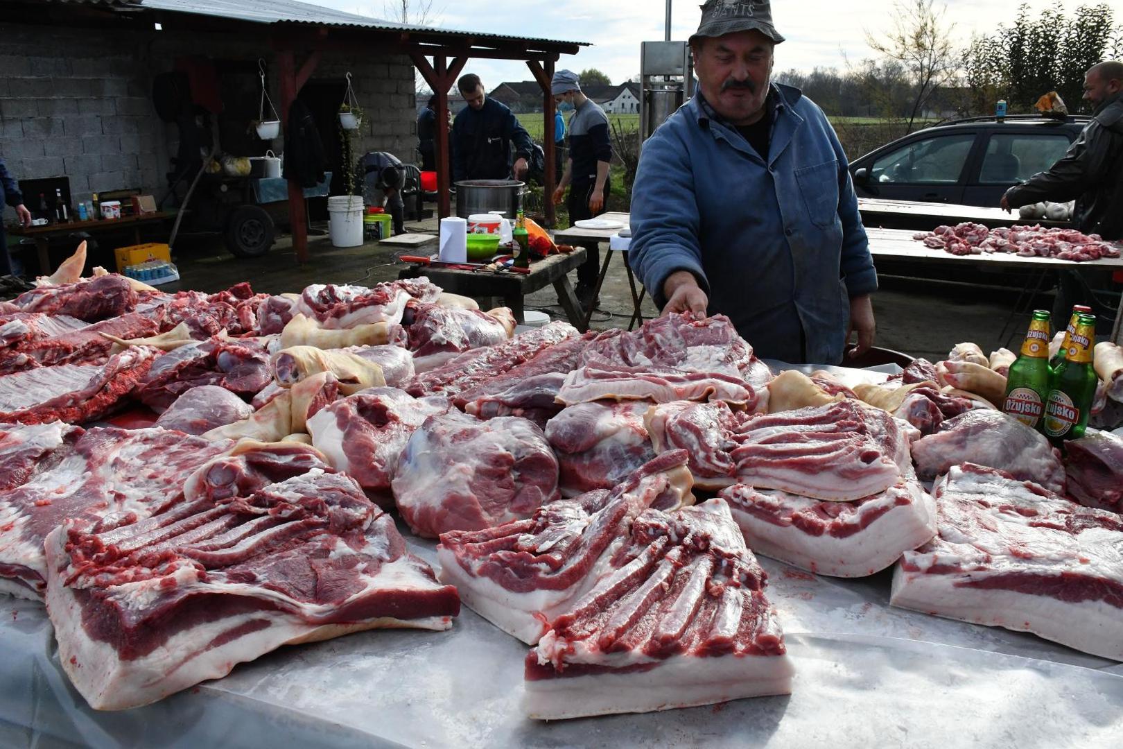 05.12.2020., Jaruge, Slavonski Brod - Tradicionalna slavonska svinjokolja kod domaćina Alojzija i Zlatka Ilijašević.

Photo: Ivica Galovic/PIXSELL