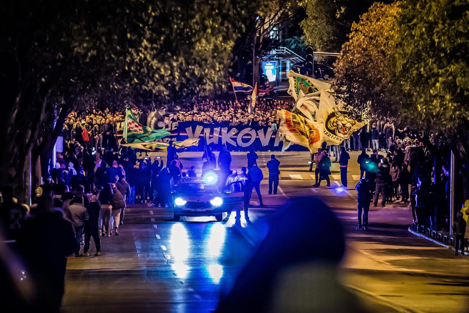 18.11.2023., Split - Mimohod Torcide od pocetka Vukovarske ulice do murala posvecenih Gradu heroju Vukovaru i junacima Domovinskog rata. Photo: Zvonimir Barisin/PIXSELL