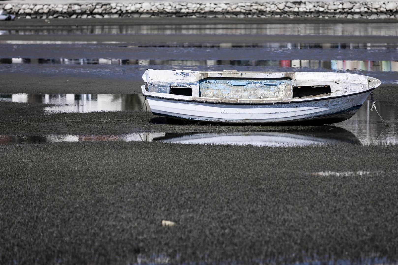 21.02.2023., Stobrec - Velika oseka u Stobrecu ostavila je brojne brodice na suhom. Photo: Milan Sabic/PIXSELL