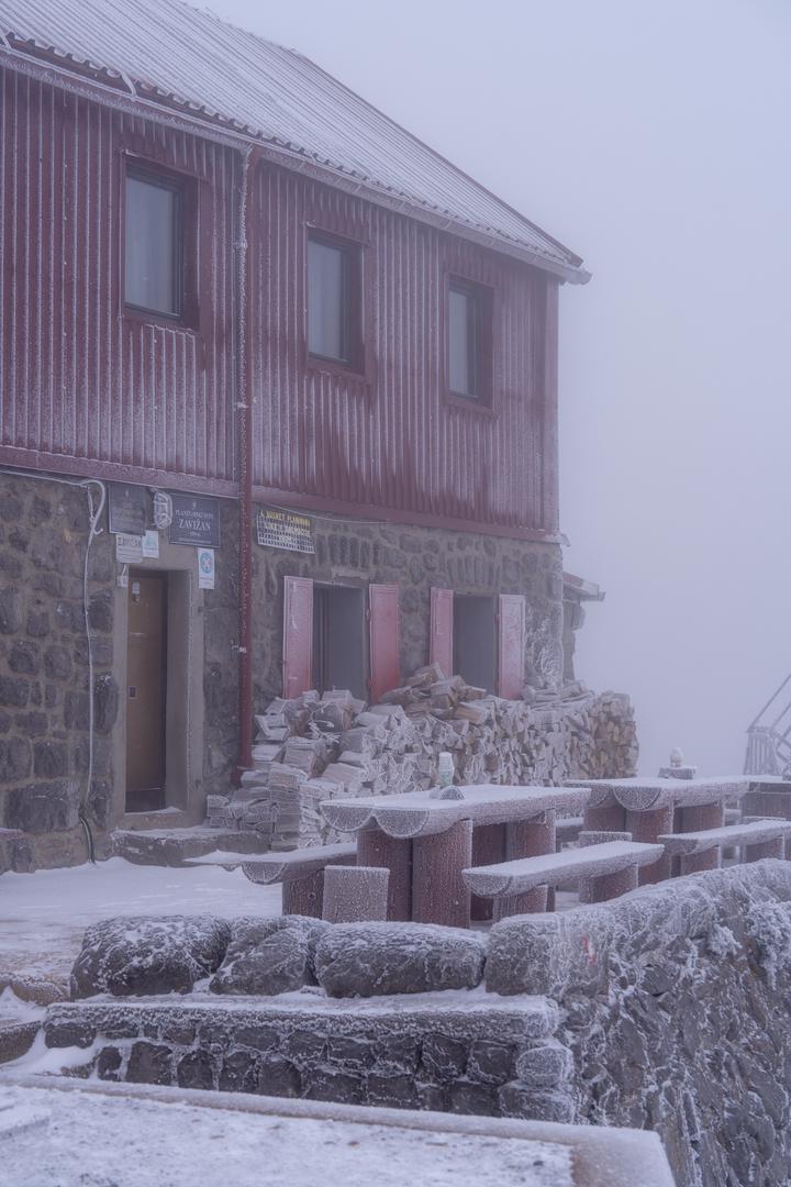 Za petak i subotu, meteoalarm je izdavao crveni alarm zbog olujne bure na Kvarneru i Velebitskom kanalu, koji će trajati i dalje.