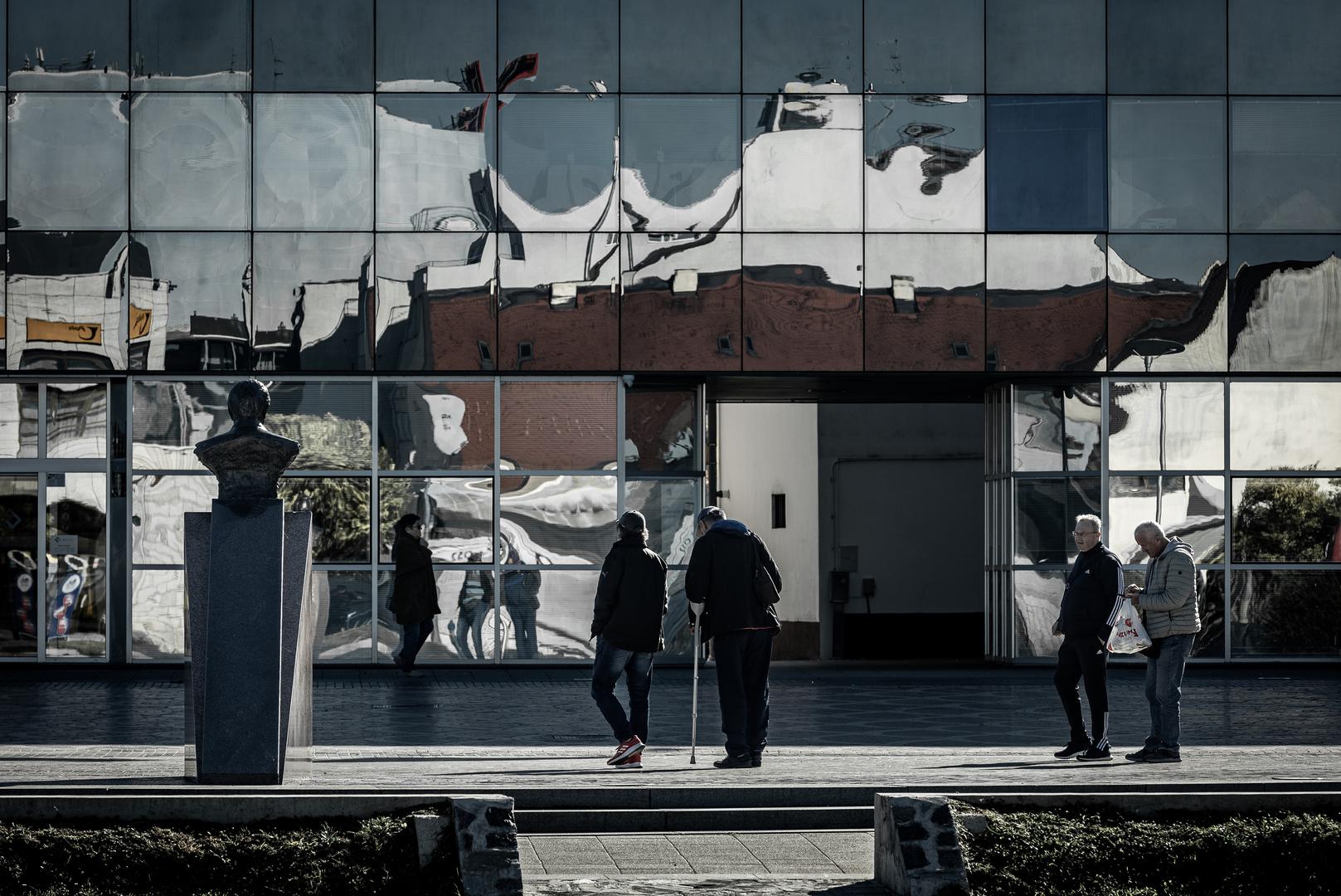 09.11.2023., Vukovar - Jedan obican dan u Vukovaru. Lokacije u centru grada gdje je najveca frekvencija prolaznika. Photo: Davor Javorovic/PIXSELL