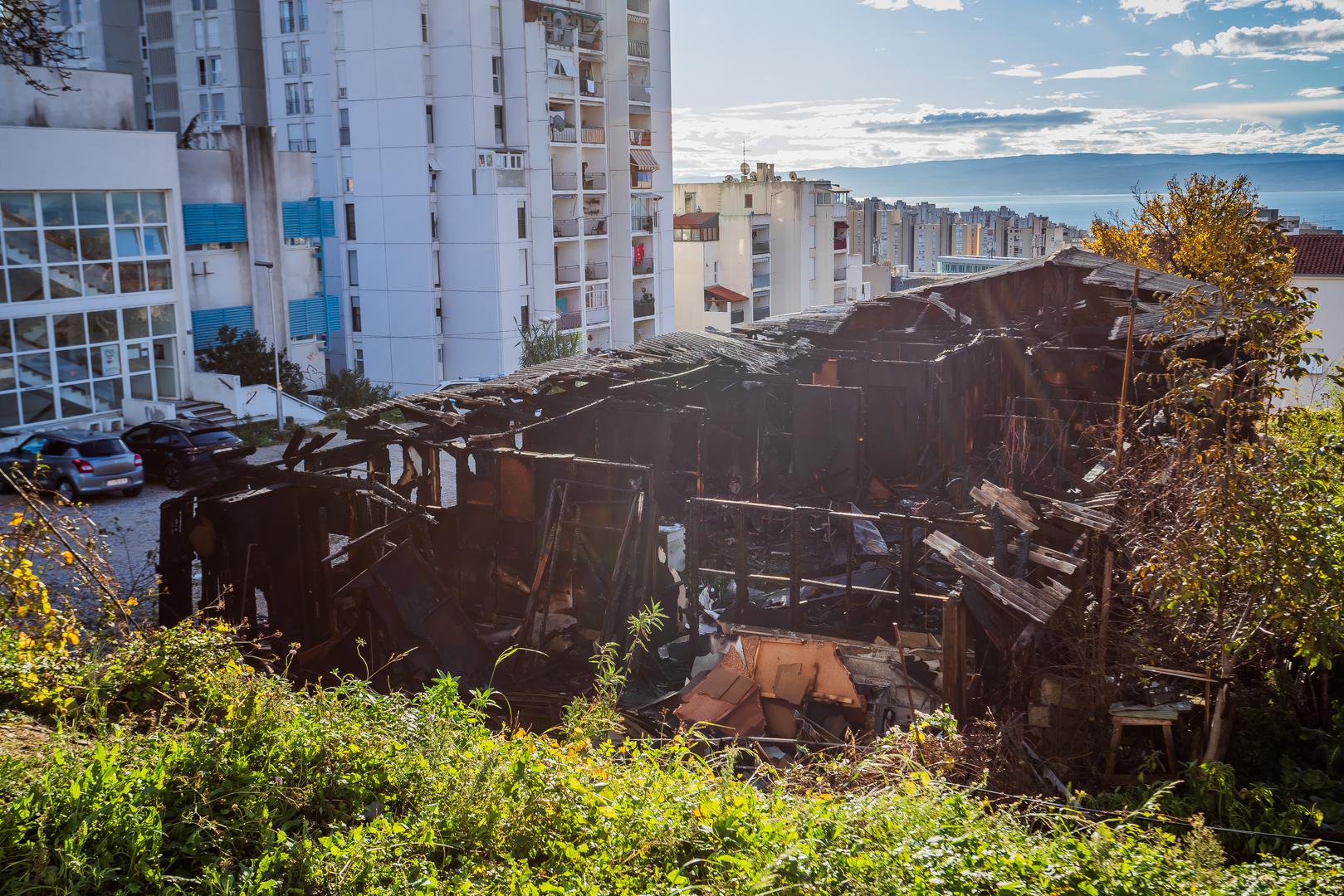 06.12.2023., Split - Pozar drvenog objekta na Sucidru. Jutro nakon pozara koji je progutao drvenu baraku. Photo: Zvonimir Barisin/PIXSELL