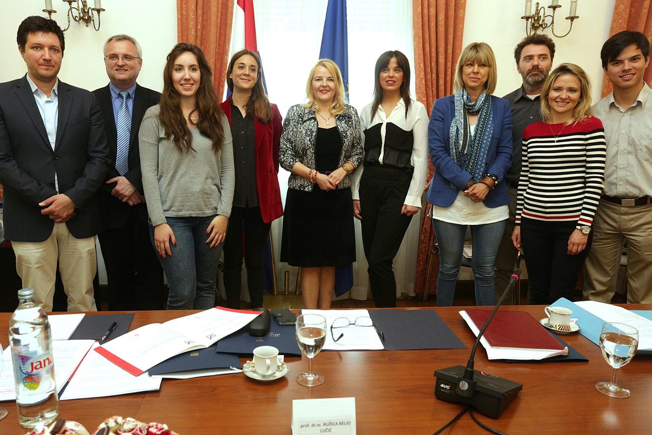 22.05.2015., Zagreb - U Drustvenom uredu za Hrvate izvan RH. odrzana konferencija o mogocnusti povratka u Hrvatsku. Daria Krsticevic; Igor Jurak; Mathhew Anthony Trojic; Alesia Cristina Veracoeshea Jurisa; Gaella Gottvald; Martina Rajic; Kristina Wolsperg