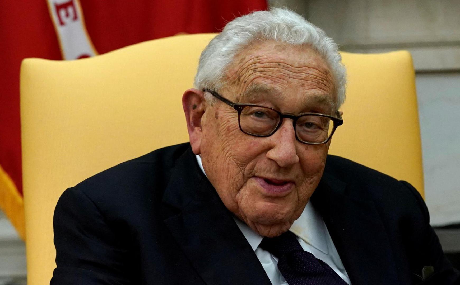 FILE PHOTO: Former U.S. Secretary of State Henry Kissinger looks up during a meeting with U.S. President Donald Trump in the Oval Office of the White House in Washington, U.S., October 10, 2017.  REUTERS/Kevin Lamarque/File Photo Photo: KEVIN LAMARQUE/REUTERS