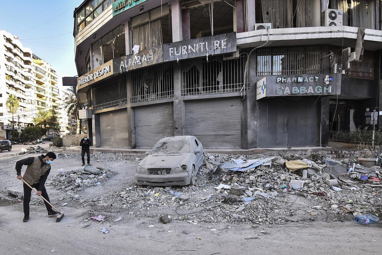 Lebanese Cleaned The Streets From Debris After ?People Returned to Their Homes..