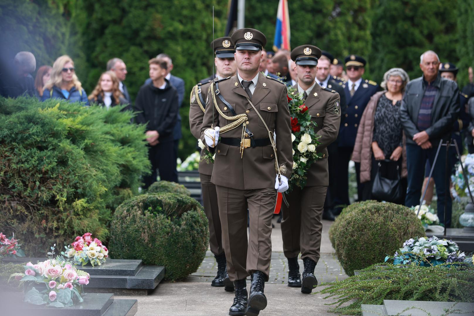 16.10.2024., Vukovar - Memorijalno groblje zrtava iz Domovinskog rata, Obilježavanje 33. godisnjice pogibije general-bojnika Blage Zadre i pukovnika Alfreda Hilla. Program obiljezavanja zapoceo je polaganjem vijenaca na mjesta vjecnih pocivalista general-bojnika Blage Zadre i pukovnika Alfreda Hilla. Photo: Davor Javorovic/PIXSELL