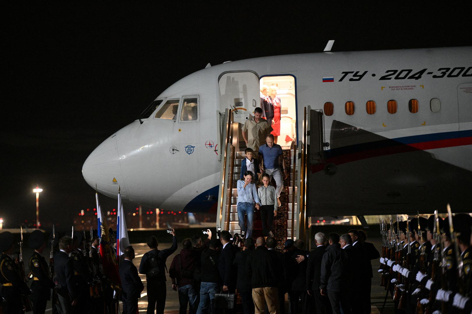 Russia's honour guards and officials, including President Vladimir Putin, attend a ceremony to welcome Russian nationals, who were released in a prisoner exchange between Russia and Western countries, at Vnukovo International Airport in Moscow, Russia August 1, 2024. Sputnik/Kirill Zykov/Pool via REUTERS ATTENTION EDITORS - THIS IMAGE WAS PROVIDED BY A THIRD PARTY. Photo: KIRILL ZYKOV/REUTERS