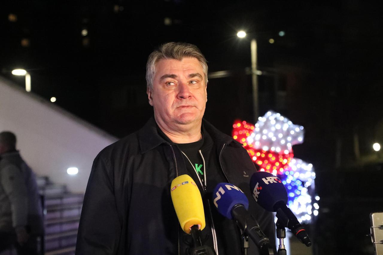 Zoran Milanović nazočio utakmici hokeja na ledu između KHL Sisak i HKMK Bled