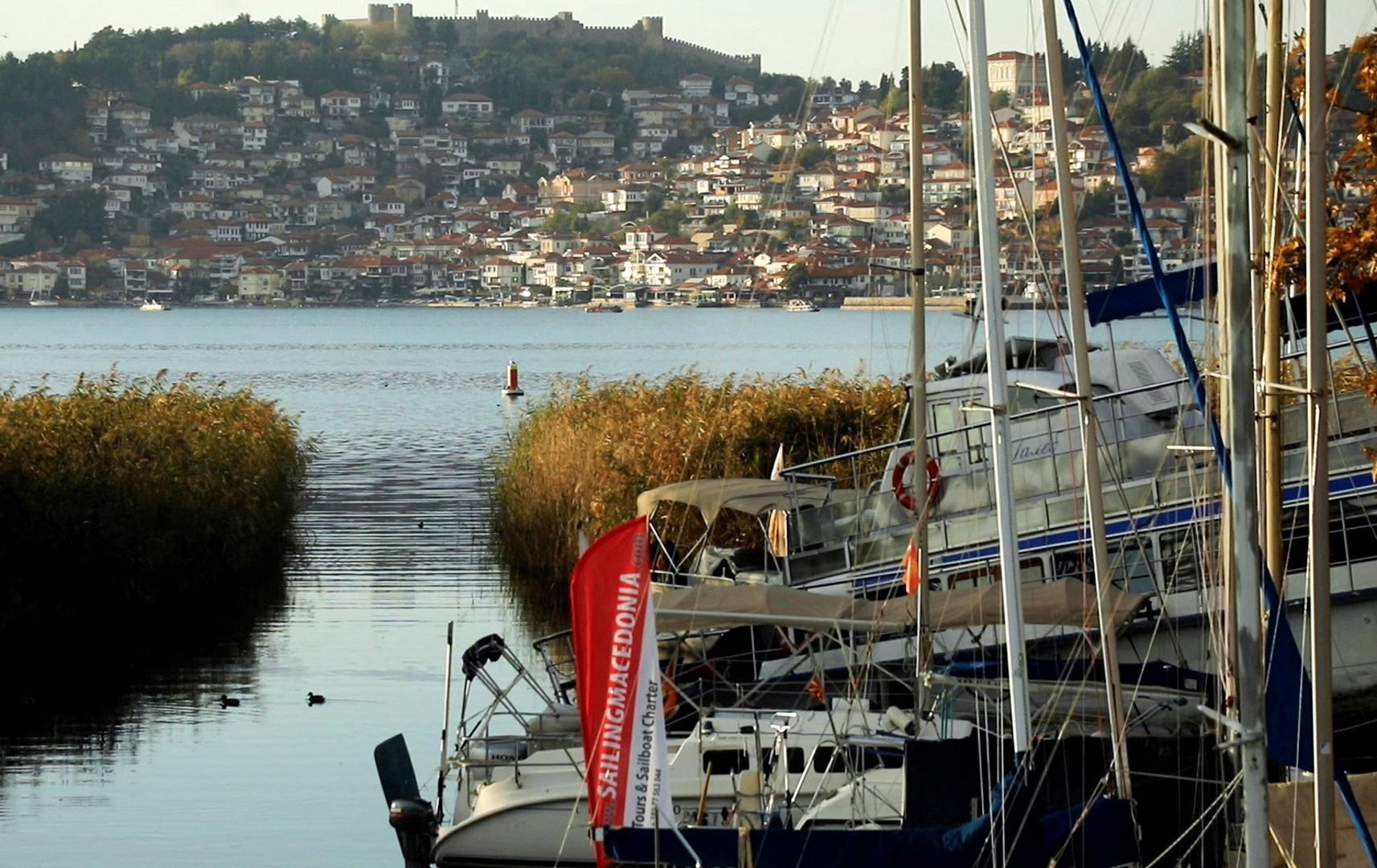 Jedan turski putopisac za vrijeme posjeta ovom gradu zabilježio je da grad ima 365 crkava, jednu za svaki dan u godini. No, danas je taj broj mnogo manji. U srednjem vijeku, ovaj grad je bio poznat kao slavenski Jeruzalem, nalazi se na obali vrlo poznatog jezera. 