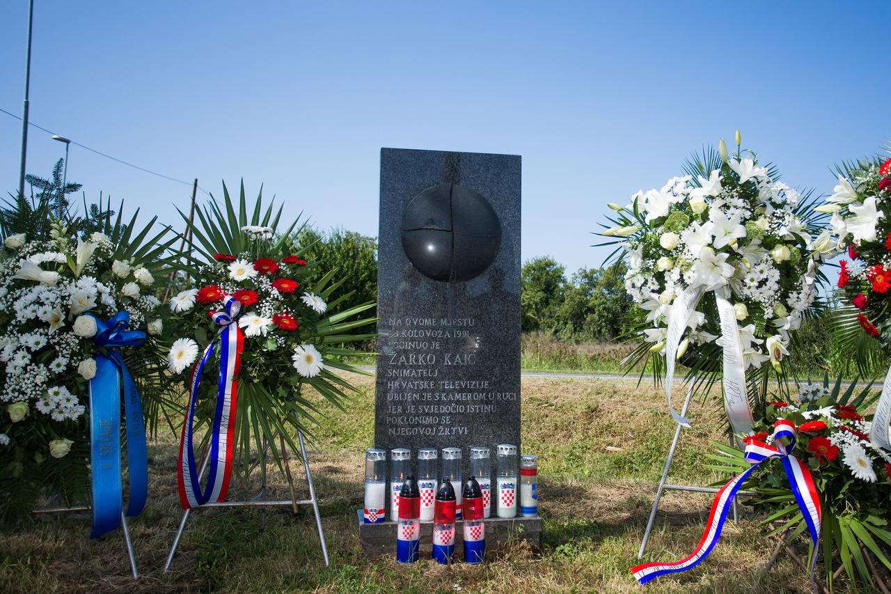 Osijek: Polaganje vijenaca u znak sjećanja na poginulog snimatelja Žarka Kaića