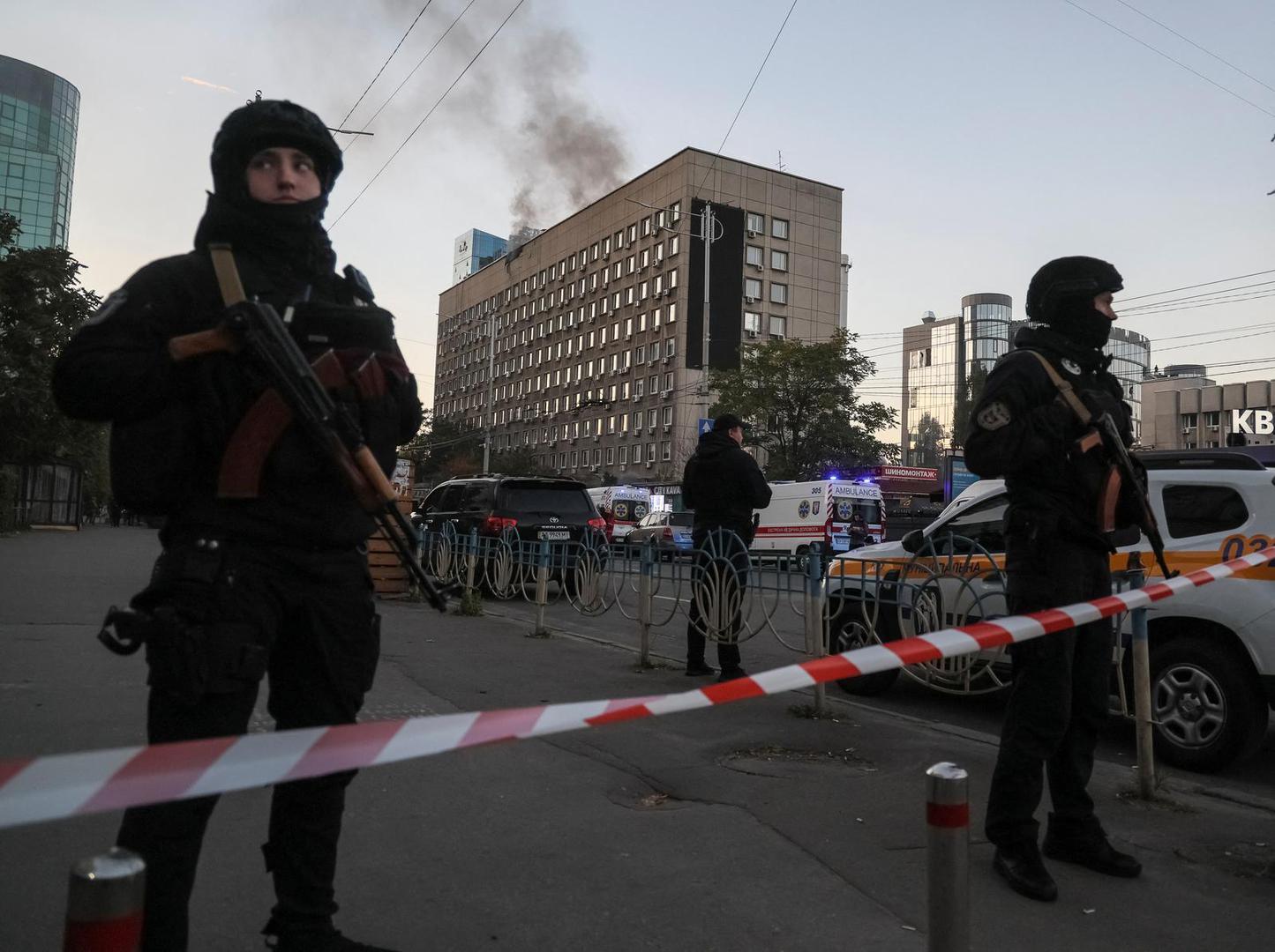 Police guard as smoke rises after a Russian drones strike, which local authorities consider to be Iranian made unmanned aerial vehicles (UAVs) Shahed-136, amid Russia's attack on Ukraine, in Kyiv, Ukraine October 17, 2022. REUTERS/Gleb Garanich Photo: GLEB GARANICH/REUTERS