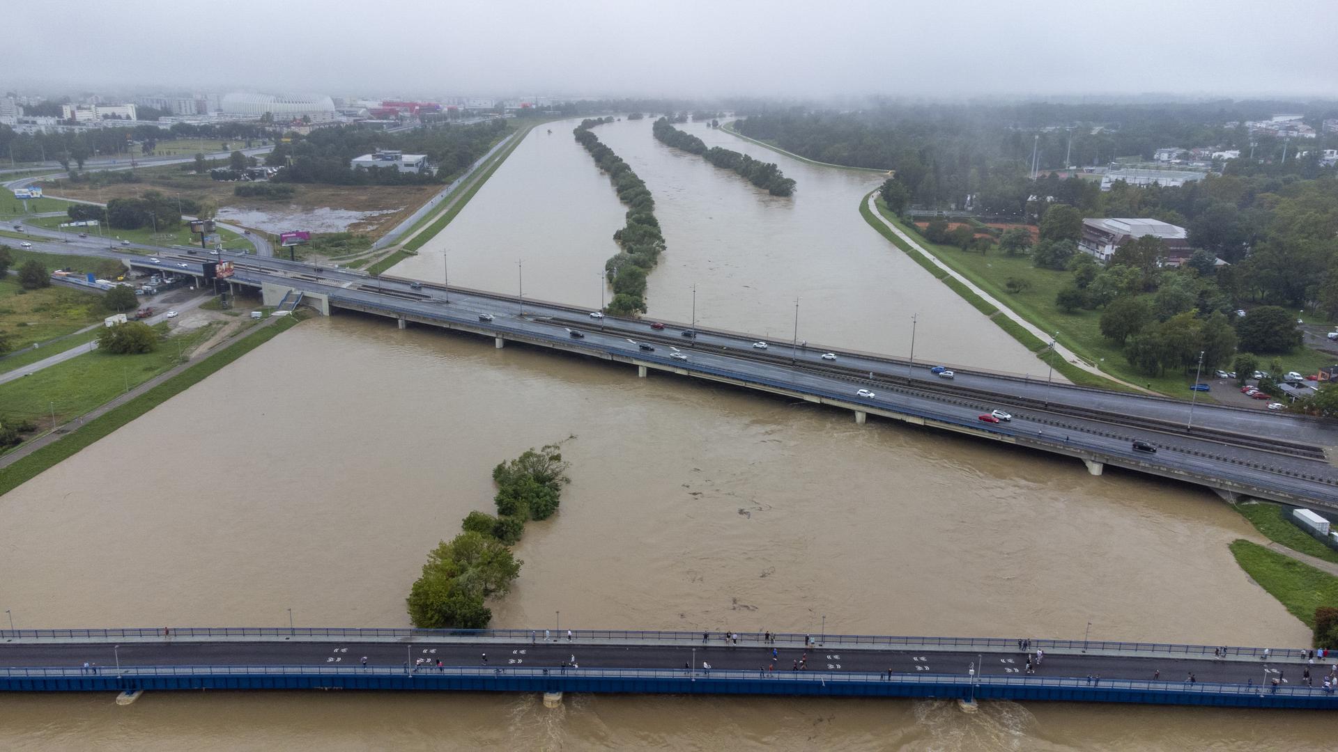 05.08.2023., Zagreb - Sava u Zagrebu izlila se iz korita i dalje raste, presla je 4 metra. Photo: Igor Soban/PIXSELL