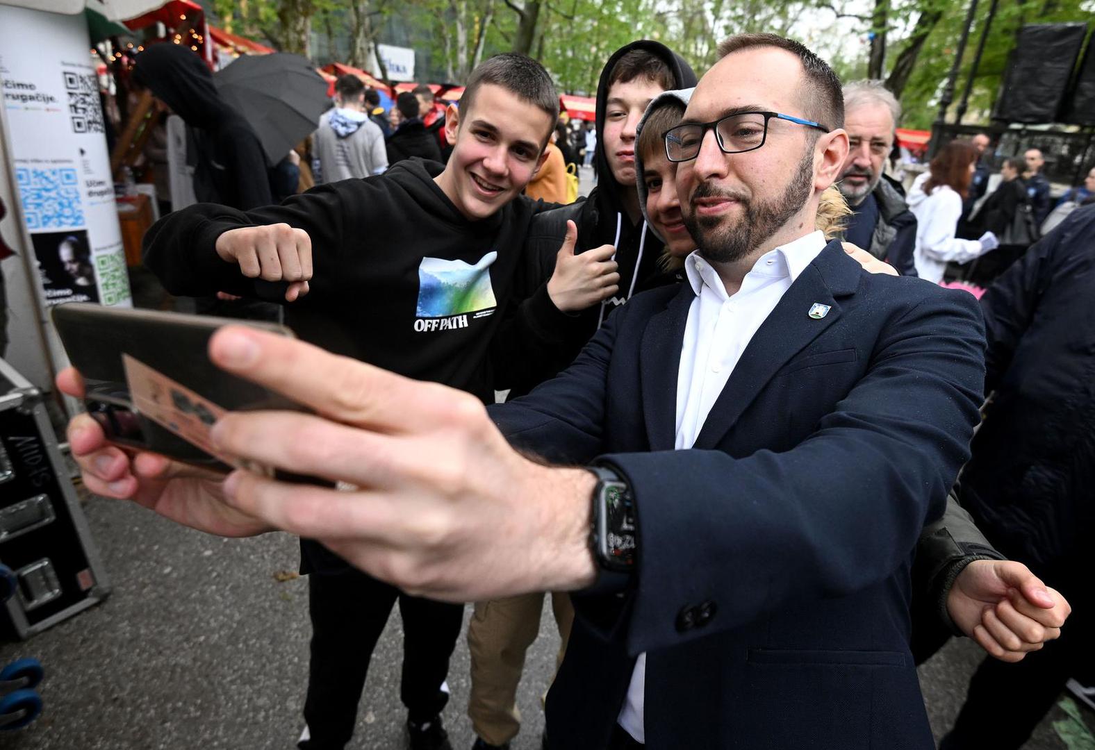 12.05.2023., Zagreb - Gradski ured za obrazovanje, sport i mlade ove godine po 17. put organizira manifestaciju Dojdi osmas, Zagreb te zove, tijekom koje srednje skole Grada Zagreba predstavljaju svoje obrazovne programe ucenicima osmih razreda osnovnih skola kako bi im odluku o izboru primjerene skole i nastavku obrazovanja ucinile sto laksom. Gradonacelnik Tomislav Tomasevic Photo: Marko Lukunic/PIXSELL