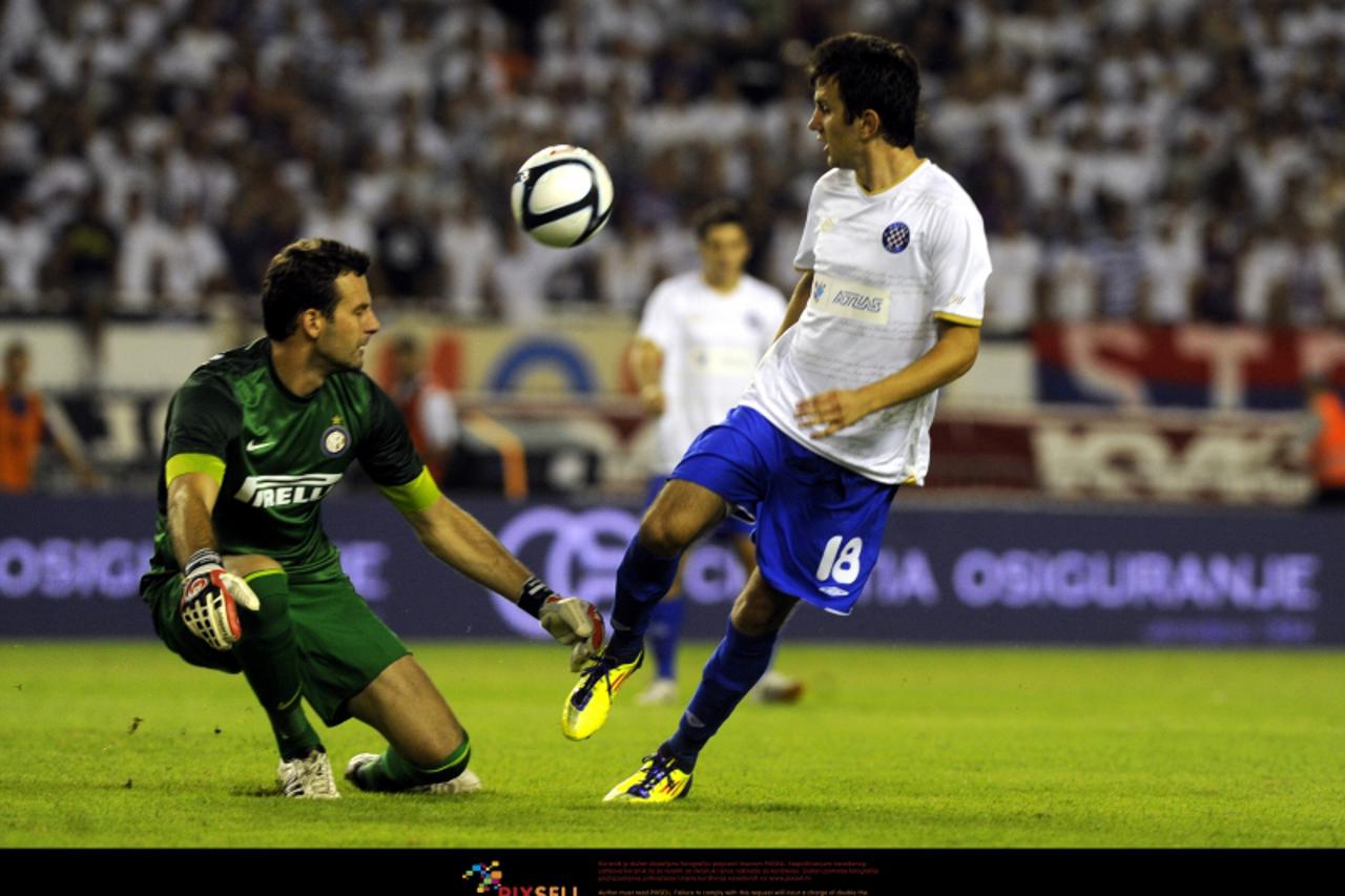 '02.08.2012., Stadion Poljud, Split - Prva utakmica 3. pretkola Europske lige, HNK Hajduk Split - FC Inter Milano. Mijo Caktas i Samir Handanovic. Photo: Tino Juric/PIXSELL'