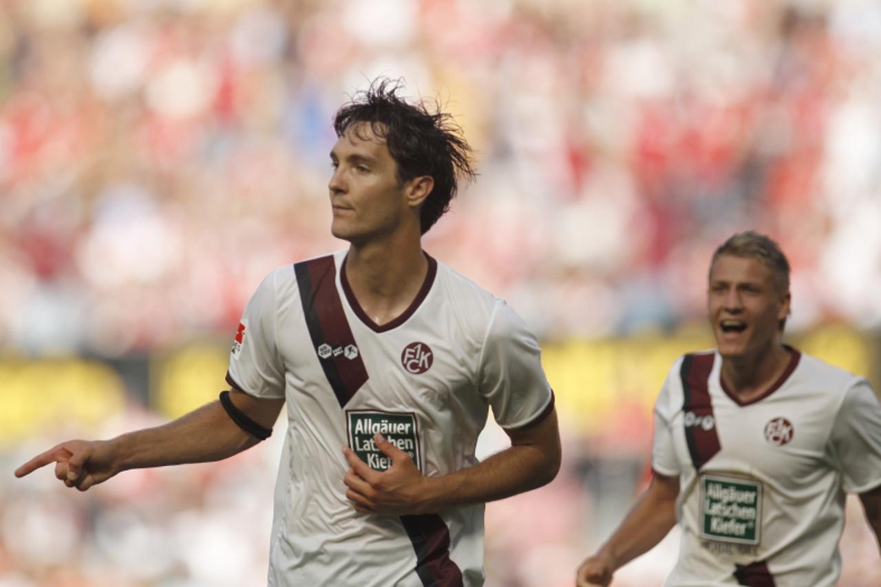 'Kaiserslautern\'s Srdjan Lakic celebrates a goal against Cologne during the German Bundesliga soccer match in Cologne August 21, 2010. REUTERS/Ina  Fassbender (GERMANY - Tags: SPORT SOCCER) ONLINE CL