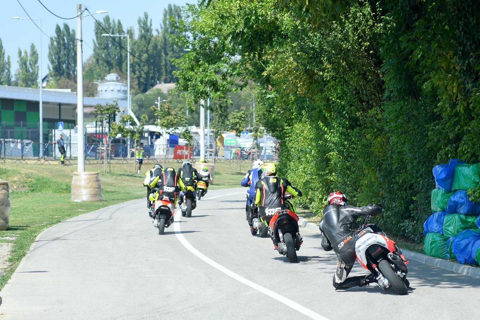 Dan ranije, od 16 do 21 sat za natjecatelje je osiguran i tehnički pregled motora