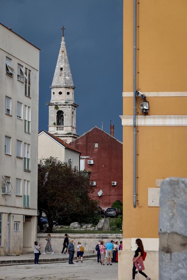 12.09.2024., Zadar - Nakon nekoliko suncanih dana u Zadru se naoblacilo i pada kisa Photo: Sime Zelic/PIXSELL