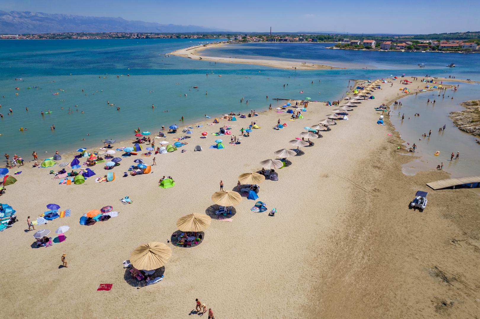 Kraljičina plaža po mnogočemu je jedinstvena. Najduža je hrvatska pješčana plaža, a njezino je ime povezano s legendom.