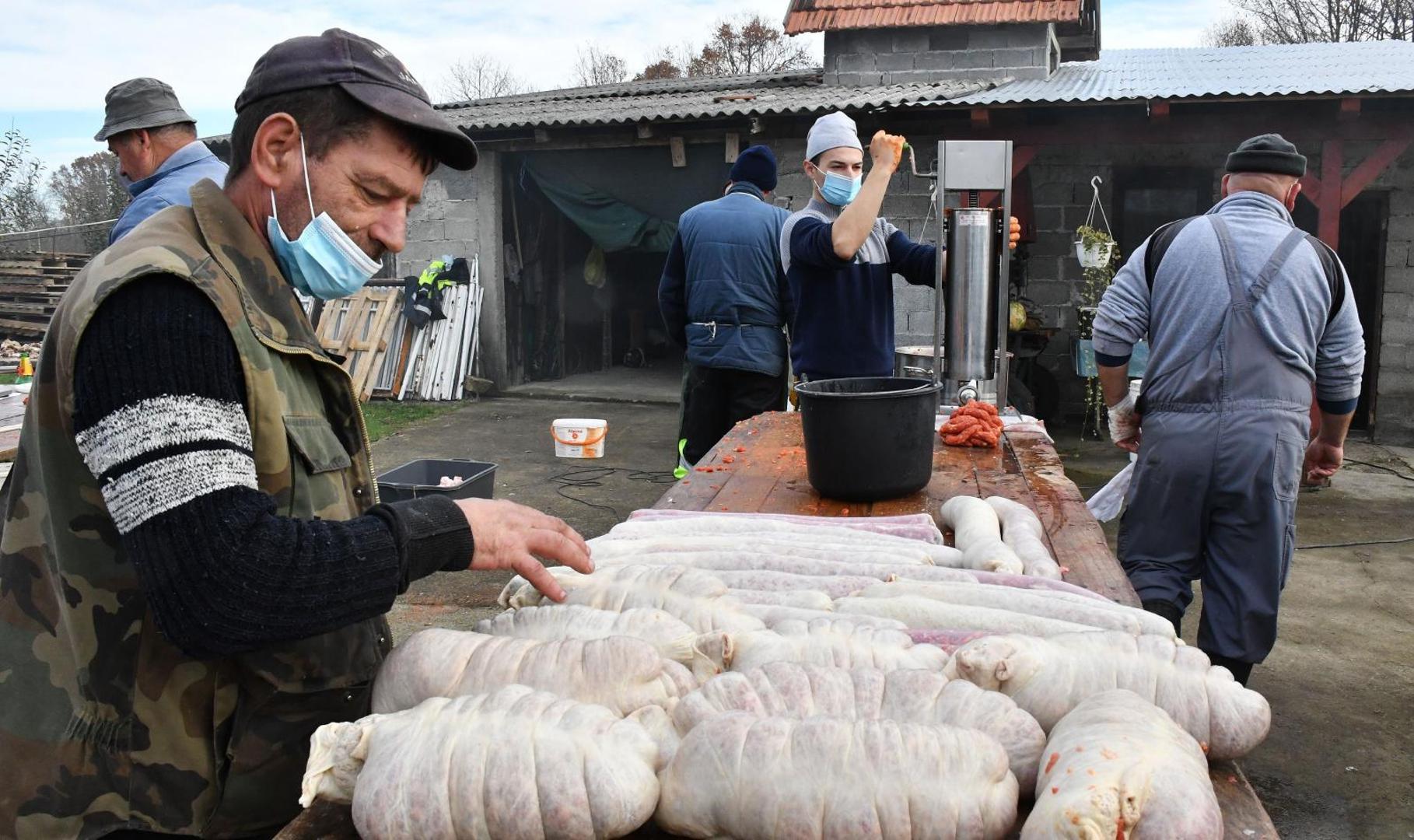 05.12.2020., Jaruge, Slavonski Brod - Tradicionalna slavonska svinjokolja kod domaćina Alojzija i Zlatka Ilijašević.

Photo: Ivica Galovic/PIXSELL