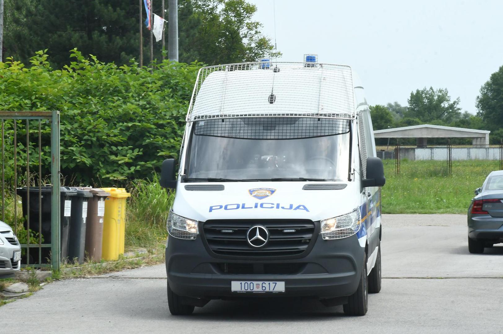 03.07.2023., Sisak - U Zupanijsko drzavno odvjetnistvo u Sisku priveden je muskarac osumnjicen za ubojstvo, ranjavanje i palez kada je u Sisku u pucnjavi ubijena jedna osoba, a osam ih je ranjeno. Photo: Nikola Cutuk/PIXSELL