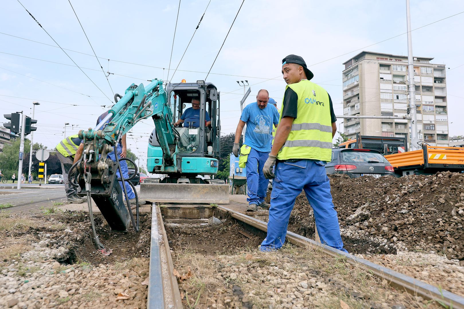 Radi sanacije oštećenja tramvajskog kolosijeka bit će zauzet dio kolnika, dok će se promet odvijati po
preostalom slobodnom dijelu