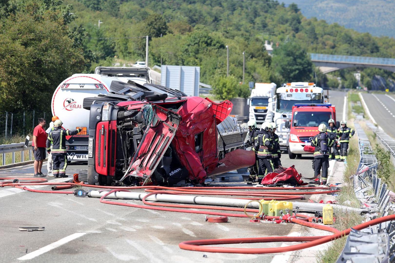 24.08.2020., Rijeka - Kamion cisterna prevrnula se na autocesti Rijeka - Zagreb kod benzinske crpke na Cavlima.
Photo: Goran Kovacic/PIXSELL