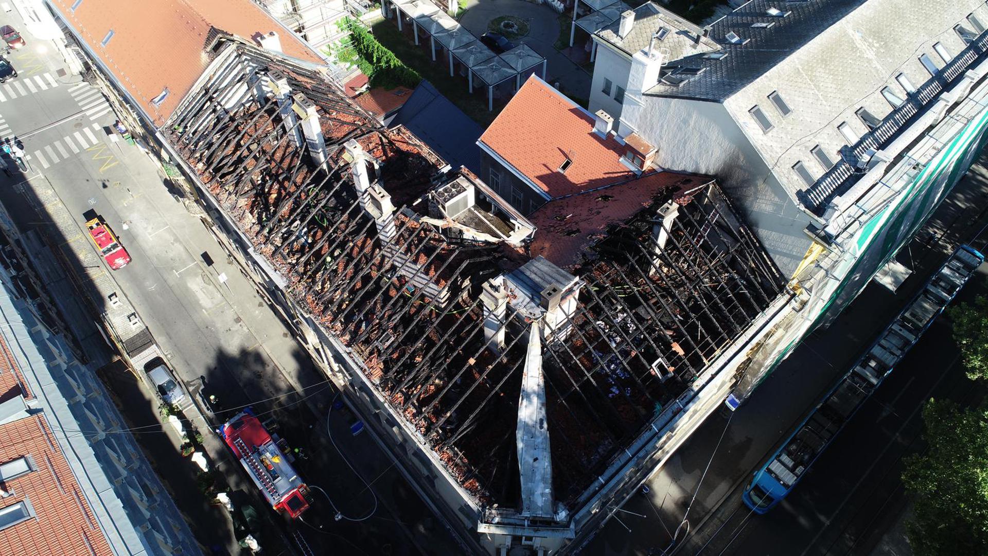 19.07.2022.,Zagreb - Pogled iz zraka na  kroviste koje je jucer izgorilo. U centru Zagreba sinoc je buknuo veliki pozar u kojem je gorilo kroviste zgrade u Berislavicevoj ulici.Iako je vatrena stihija izgledala dramaticno, vatrogasci su pozar u vrlo kratkom roku stavili pod nadzor. Photo: JVP Zagreb/PIXSELL