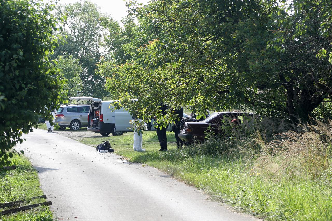 Sisak: Policija obavlja očevid na mjstu sinoćne pucnjave