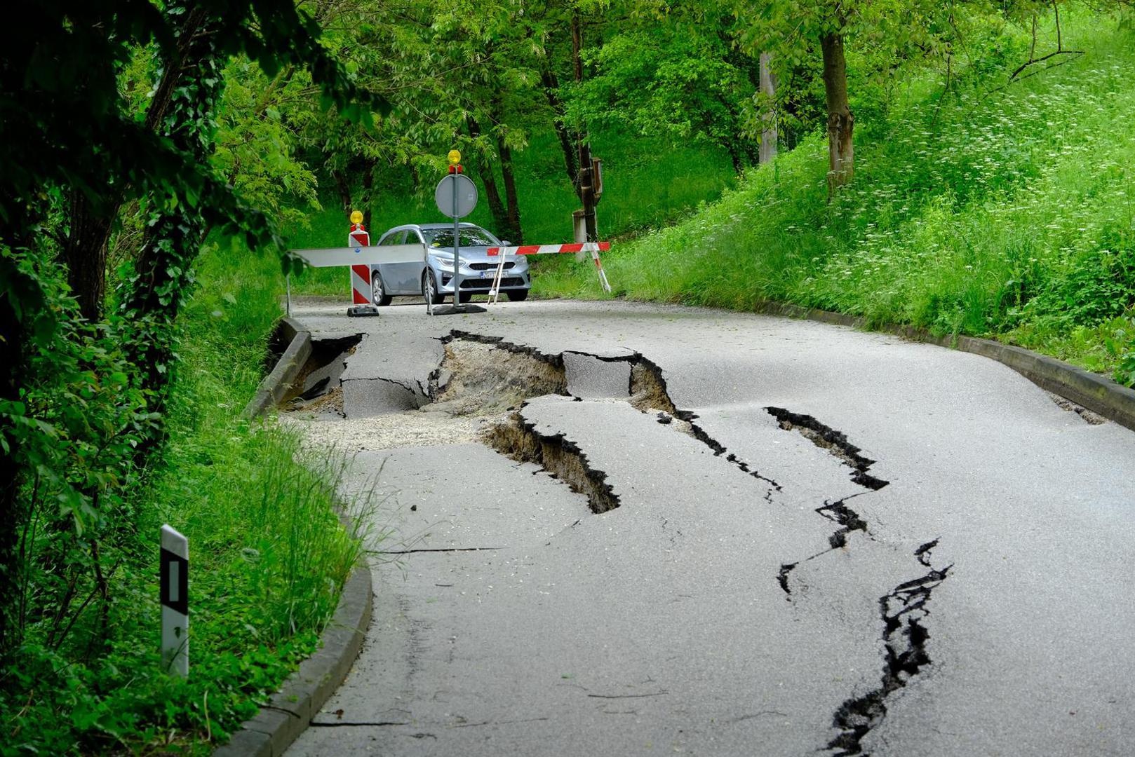 17.05.2023., Globocec - U mjestu Globocec u blizini Marije Bistrice odronila se cesta te je zatvorena za sav promet. Photo: Slaven Branislav Babic/PIXSELL