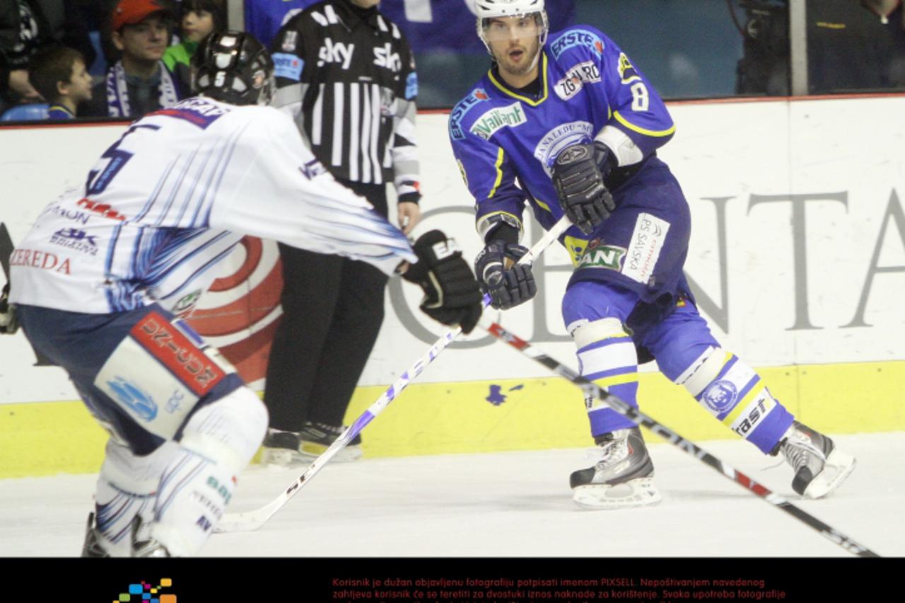 '27.12.2009., Zagreb - Hokejaska utakmica EBEL lige u Domu sportova, KHL Medvescak Zagreb - Sapa Fehervar Alba Volan 19. Hecimovic John. Photo: Goran Jakus/PIXSELL'