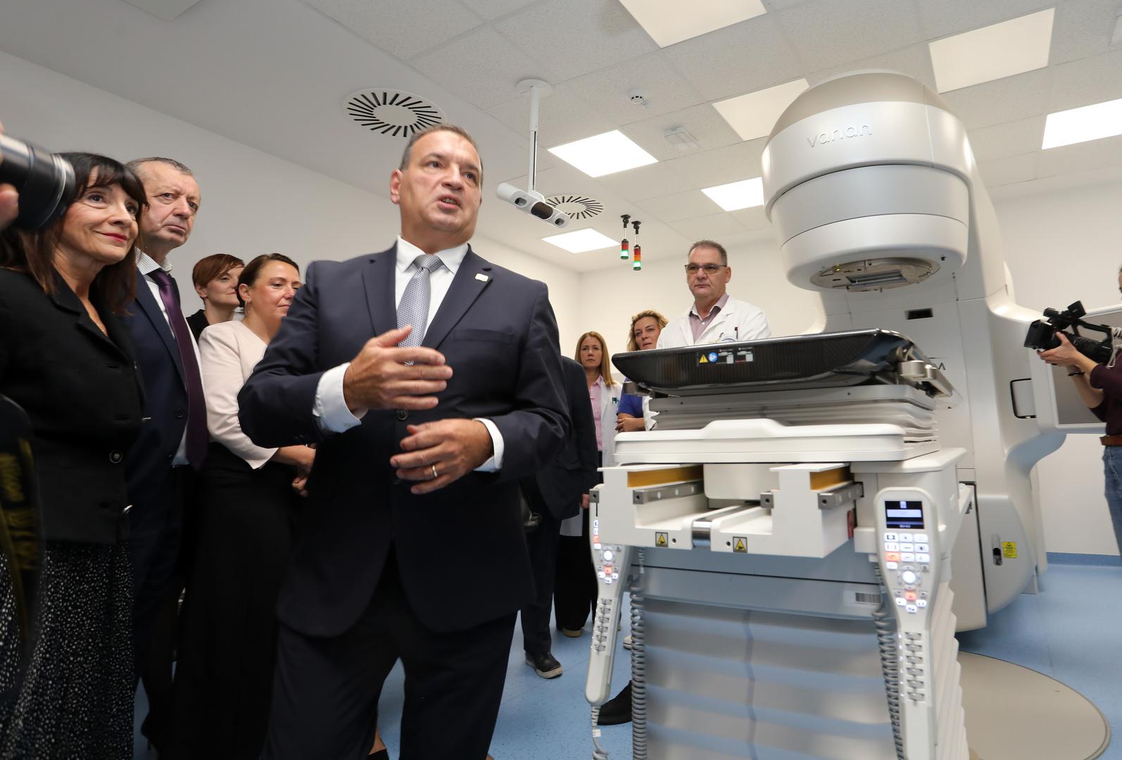 18.10.2024., Rijeka - Ministar zdravstva Vili Beros na svecanosti pustanja u rad prvog linearnog akceleratora na Klinici za tumore KBC-a Rijeka.  Photo: Goran Kovacic/PIXSELL