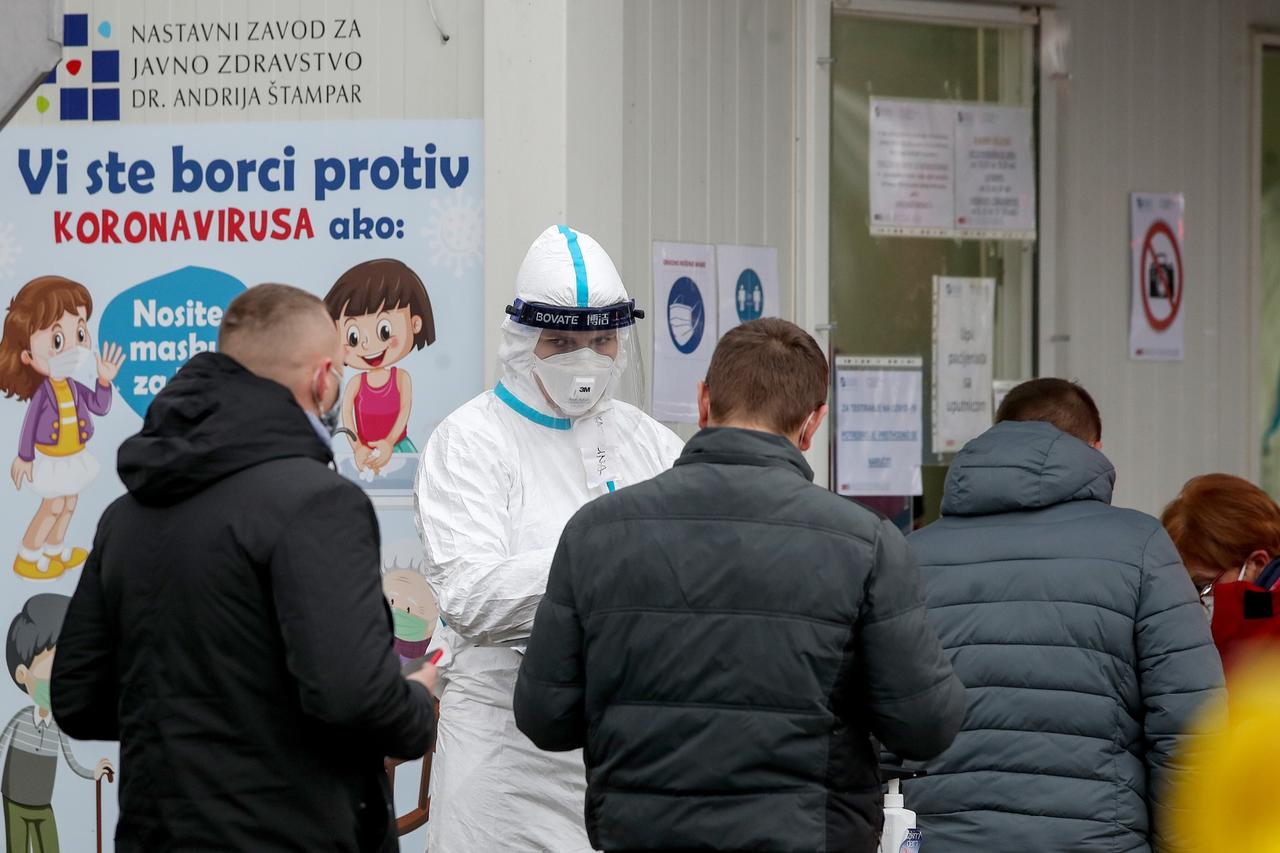 Gužve na testiranje na Covid-19 ispred Nastavnog zavodu za javno zdravstvo Andrija Štampar