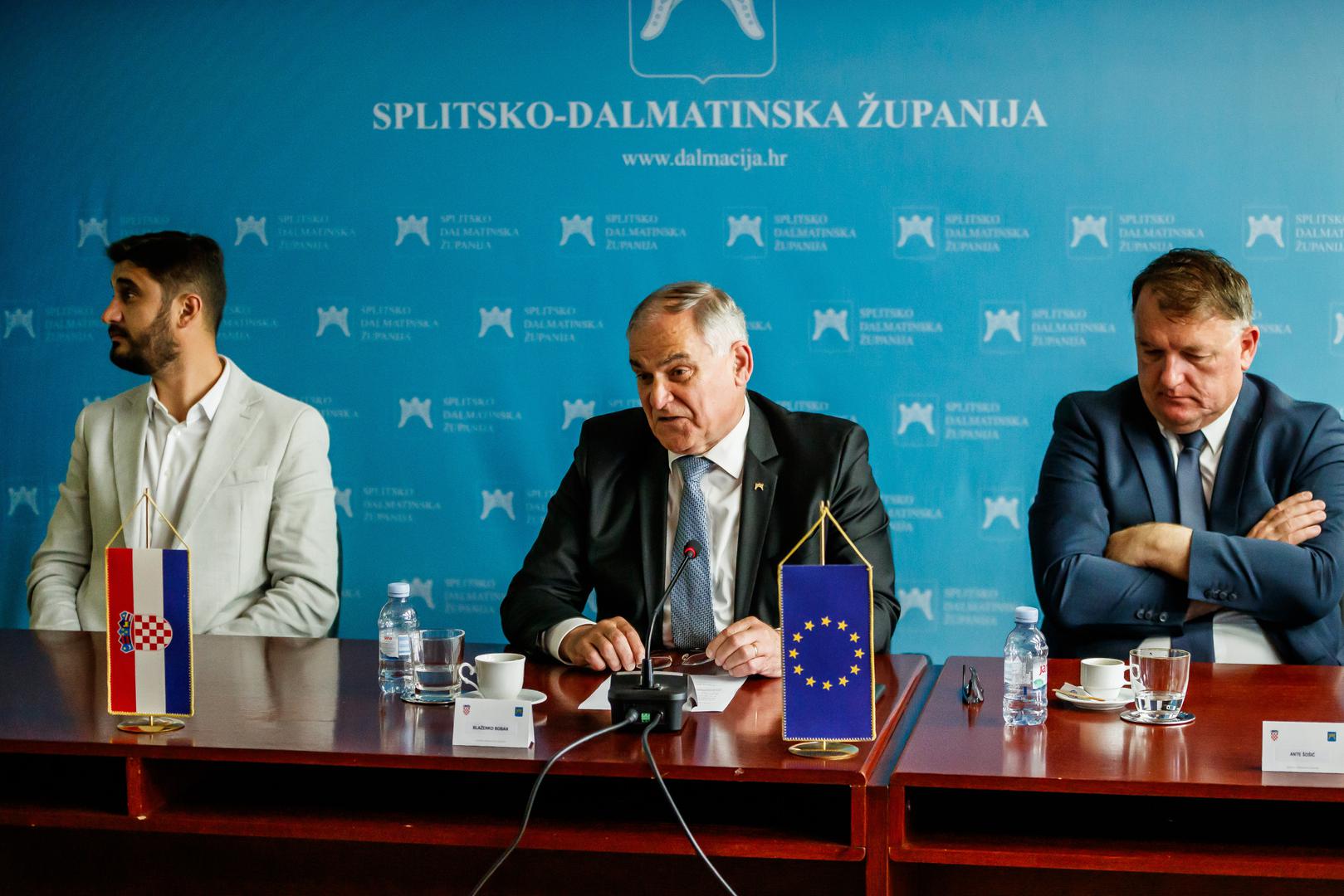 21.05.2024., Split - Zupan Blazenko Boban sa svojim timom predstavio je Web Portal “Pravo Misto” na kojem ce se moc pronac sve informacije o projektima Zupanije i potporama koje zupanija pruza. Photo: Zvonimir Barisin/PIXSELL