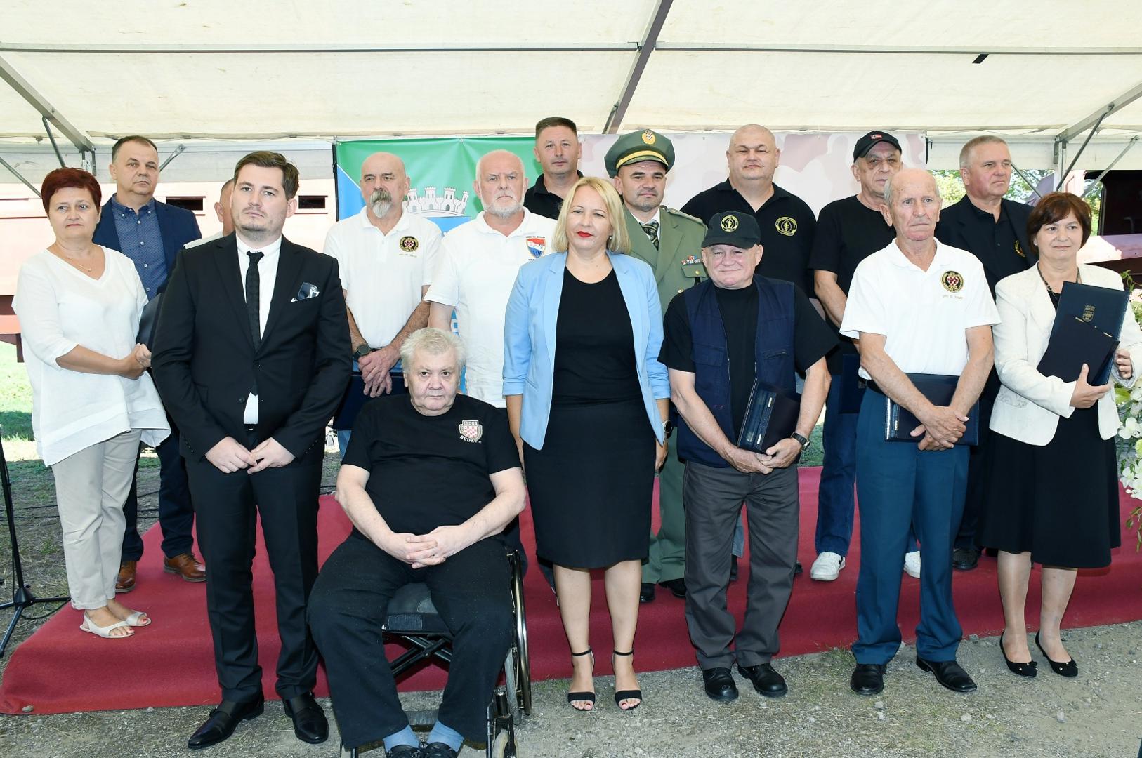 03.09.2021., Sisak - Povodom Dana branitelja grada Siska u bivsoj vojarni Barutana odrzana je svecana akademija i dodijela Plaketa Marijan Celjak - junak obrane grada Siska u Domovinskom ratu te je otvorena izlozba fotografija Mladena Knezevica-Gipsa.
Photo: Nikola Cutuk/PIXSELL