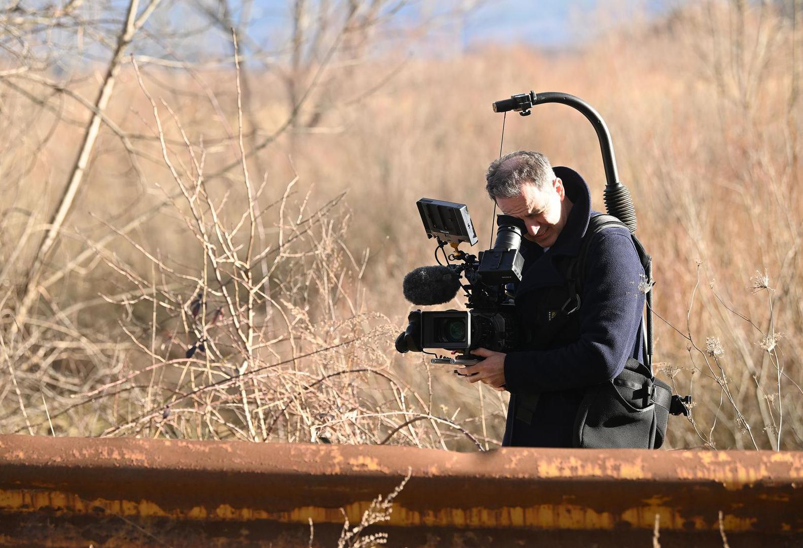 Nove epizode donose detaljno istražene priče o poznatim i manje poznatim zločinima koji su potresli Hrvatsku, a Pixsellov fotoreporter proveo je jedan dan s ekipom na snimanju epizode o trovačima iz Plaškog.