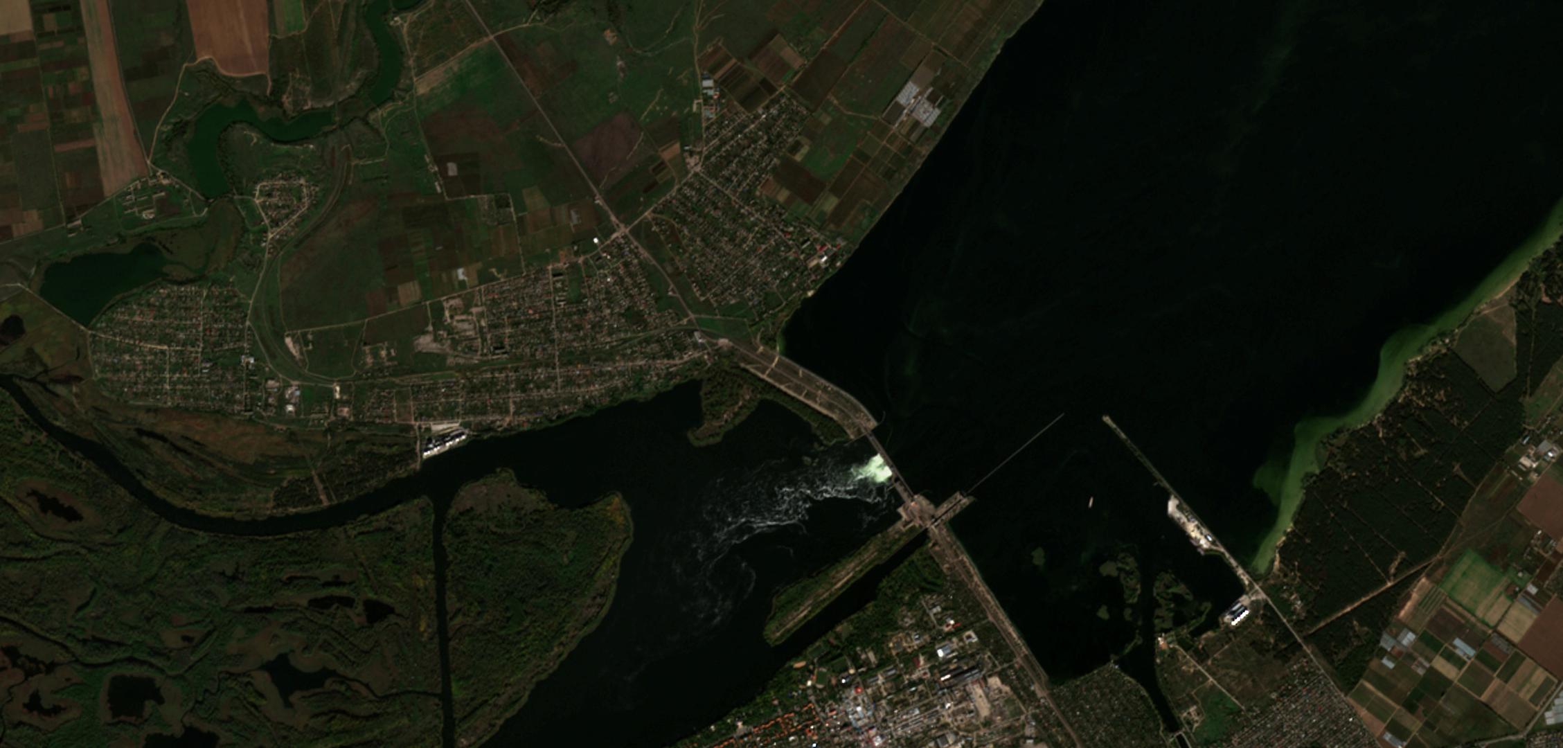 A satellite image shows a view of the location of the Kakhovka dam and the surrounding region in Kherson Oblast, Ukraine, October 18, 2022.  European Union/ Copernicus Sentinel-2 L2A/Handout via REUTERS    THIS IMAGE HAS BEEN SUPPLIED BY A THIRD PARTY. MANDATORY CREDIT Photo: EUROPEAN UNION/ COPERNICUS SENTI/REUTERS