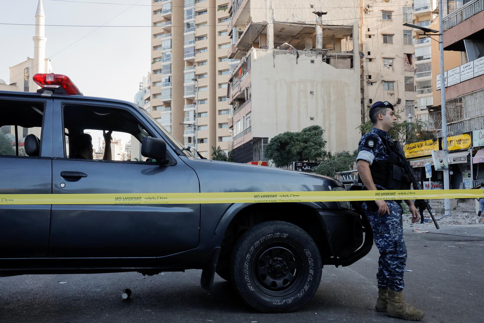 A security personnel stands guard at the site of an Israeli strike, amid ongoing cross-border hostilities between Hezbollah and Israeli forces, in Kola, central Beirut, Lebanon September 30, 2024. REUTERS/Louisa Gouliamaki Photo: LOUISA GOULIAMAKI/REUTERS