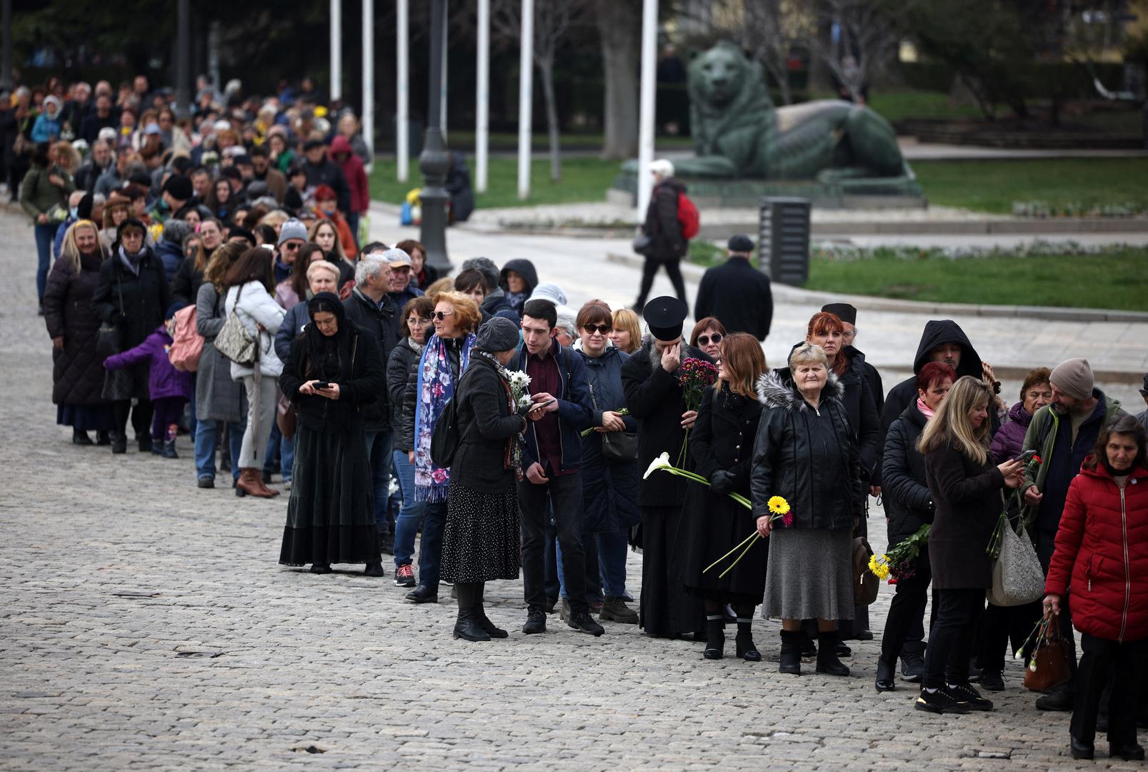 Svijet je u stalnoj promjeni, a s njim i nacije i etničke skupine koje naseljavaju Zemlju. Zbog različitih faktora, od demografskih do političkih, mnoge zajednice suočavaju se s prijetnjom nestanka ili asimilacije. U razgovoru s umjetnom inteligencijom istražili smo koje bi to nacije i etničke skupine mogle nestati u narednih 100 godina te kako globalni trendovi oblikuju njihovu budućnost.