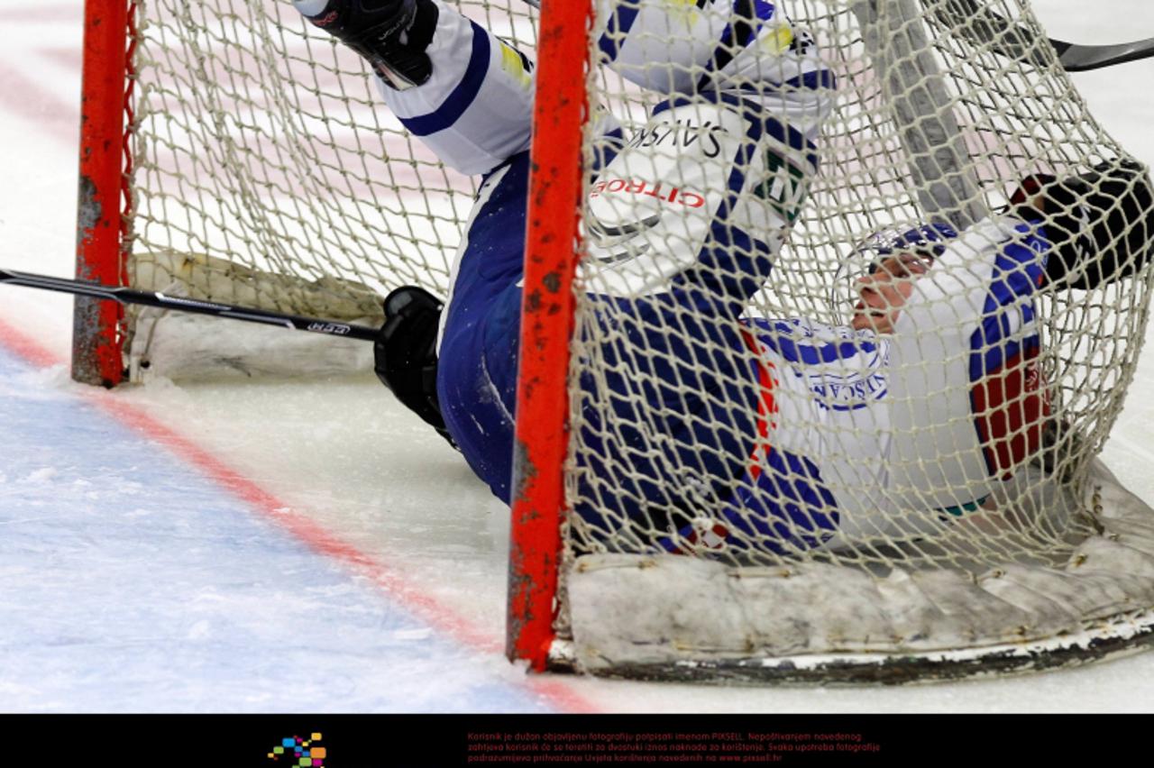 '25.09.2011, Stadthalle, Villach, AUT, EBEL, EC Rekord Fenster VSV vs KHL Medvescak Zagreb, im Bild Tomislav Zanoski (Zagreb) , //during the Erste Bank Icehockey League, Stadthalle, Villach, Austria, 