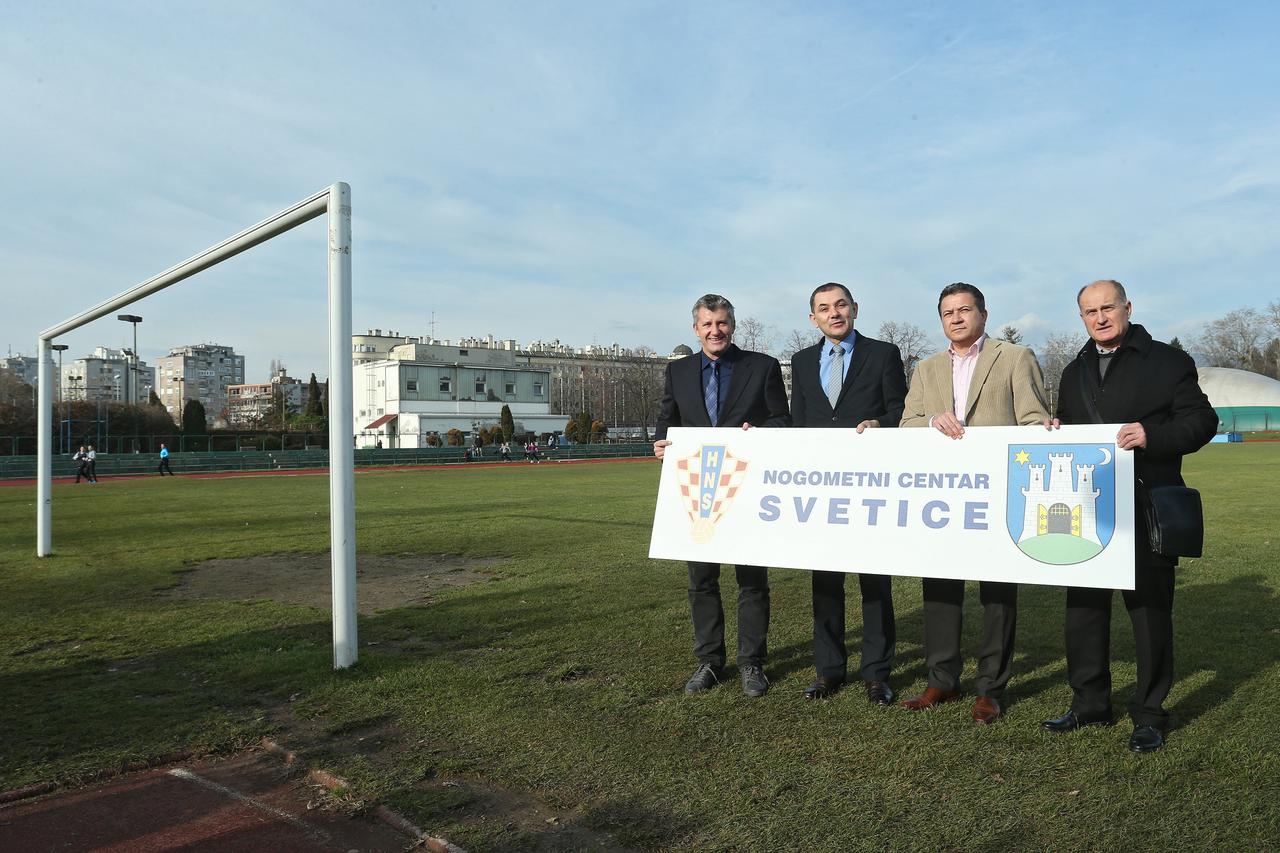 02.01.2014., Zagreb - Sportsko rekreacijski centar Svetice. Procelnik zagrebackog Gradskog ureda za obrazovanje Ivica Lovric i predsjednik HNS-a Davor Suker predstavili su dogovor Grada Zagreba i Hrvatskog nogometnog saveza o gradnji nogometnog centra. Da