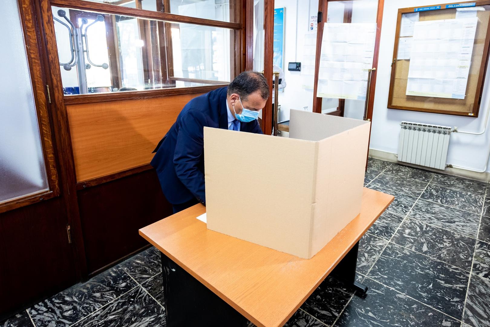 05.07.2020., Split - Ministar zdravstva u Vladi Republike Hrvatske Vili Beros glasao je na glasackom mjestu u Splitu.
Photo: Milan Sabic/PIXSELL