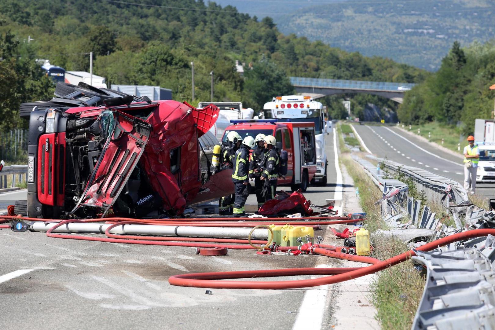 24.08.2020., Rijeka - Kamion cisterna prevrnula se na autocesti Rijeka - Zagreb kod benzinske crpke na Cavlima.
Photo: Goran Kovacic/PIXSELL