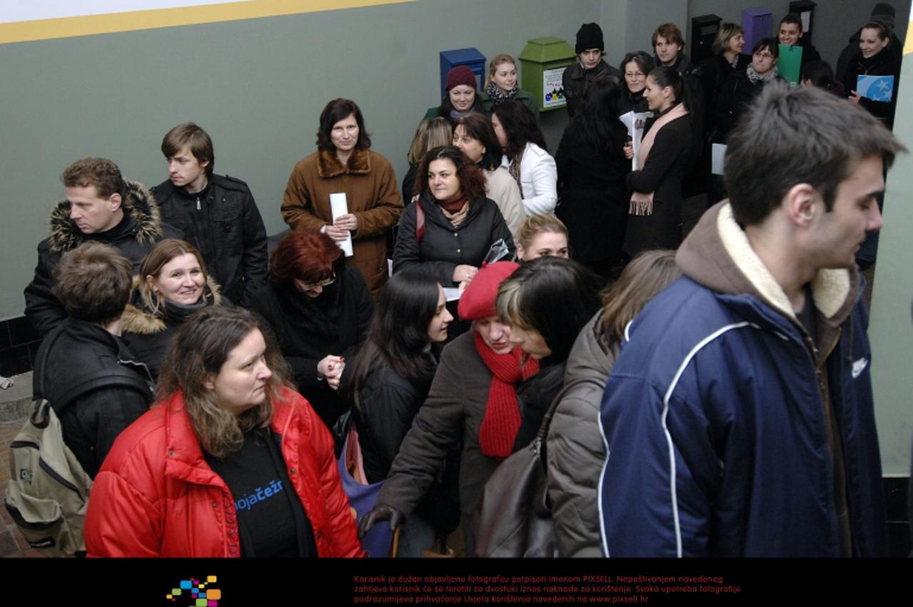 '18.02.2011., Cakovec - Nezaposlenost u Medjimurju sve vise kuca na vrata. Vise od 400 ljudi koji su bez  posla ili traze dodatni izvor prihoda prijavljuju se za popisivace stanovnistva i kontrolore. 